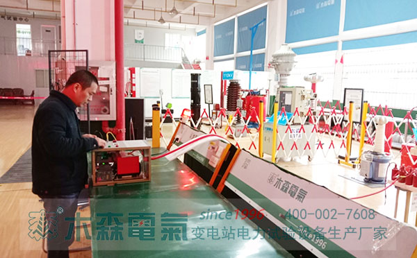 過電壓保護器測試儀調試中