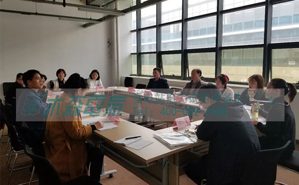 木森電氣參加湖北跨境電子商務(wù)學(xué)習(xí)學(xué)員在相互討論 木森電氣參加湖北跨境電子商務(wù)學(xué)習(xí)學(xué)員在相互討論